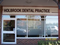 Holbrook Dental and Implant Centre 153256 Image 0
